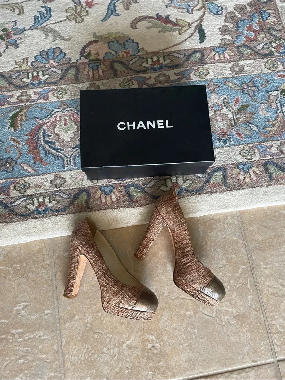 CHANEL Two-Tone Beige and Metallic Cap-Toe tweed heels 38 1/2 38.5